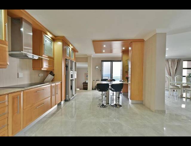 6 BEDROOM HOUSE FOR SALE IN GLENVISTA